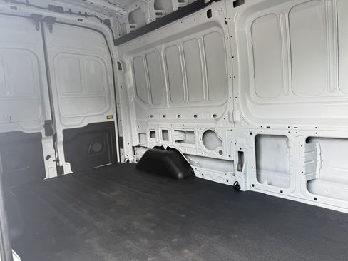 Used 2025 Ford Transit 250 148 High Roof RWD image 14