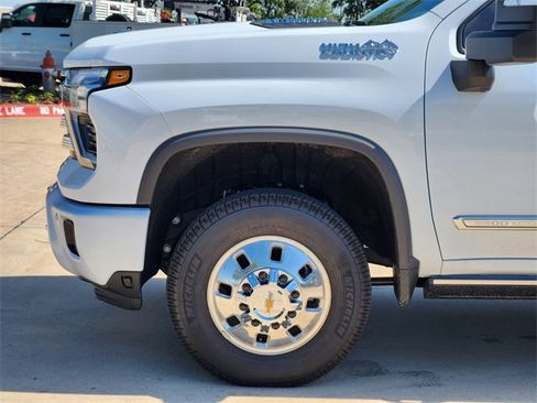 New 2026 Chevrolet Silverado 3500 High Country w/ High Country Premium Package AWD/4WD image 9