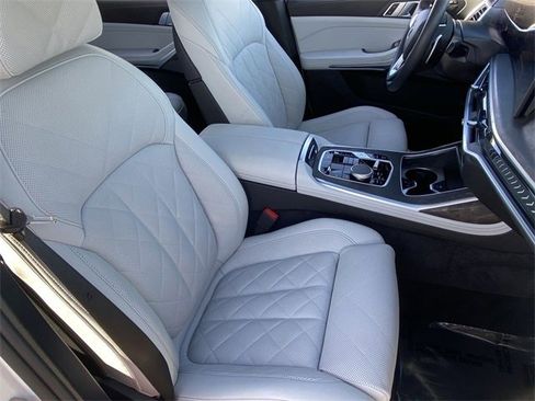 Certified 2025 BMW X7 xDrive40i w/ Premium Package image 12