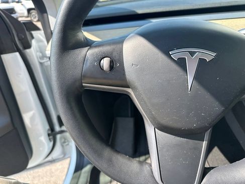 Used 2021 Tesla Model Y Long Range AWD/4WD image 11