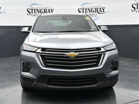Used 2023 Chevrolet Traverse LT FWD image 2