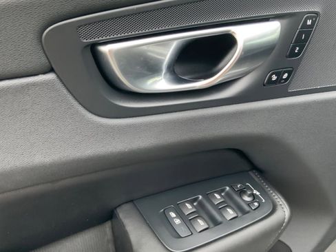 Used 2025 Volvo XC60 B5 Plus image 37