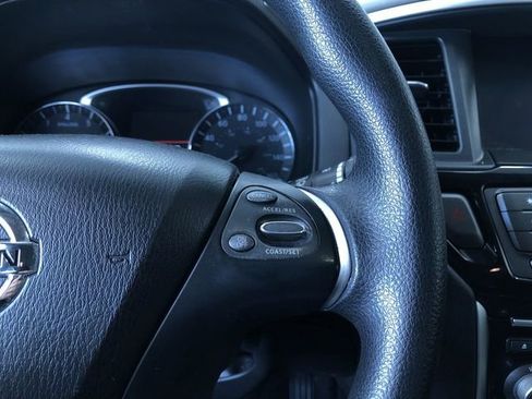 Used 2017 Nissan Pathfinder S image 26