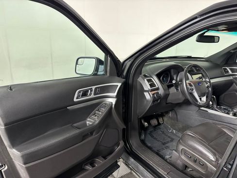 Used 2015 Ford Explorer XLT w/ Equipment Group 202A image 11