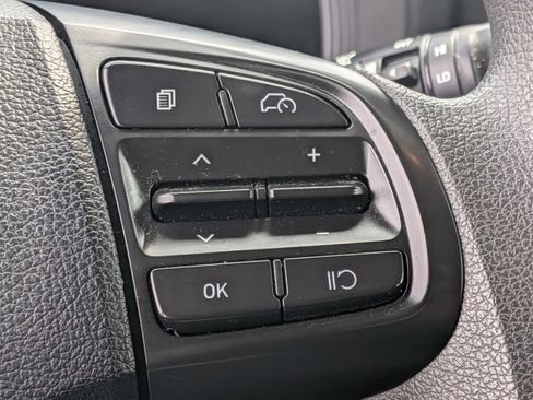 Certified 2024 Hyundai Venue SE FWD image 17