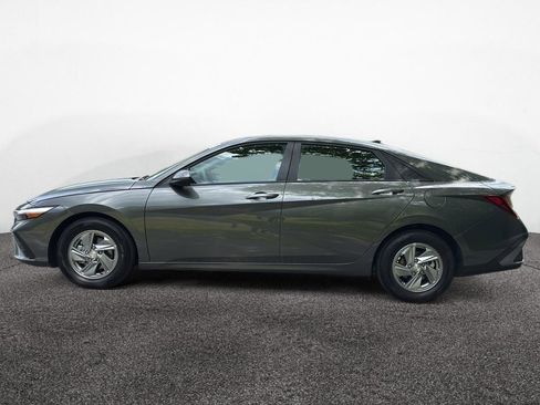 Certified 2026 Hyundai Elantra SE w/ Cargo Package FWD image 4