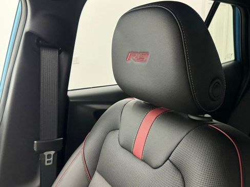 Used 2025 Chevrolet Trax RS FWD image 39