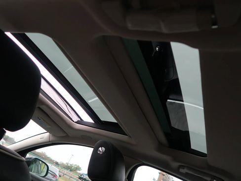 Used 2019 Jaguar XJ R-Sport image 42