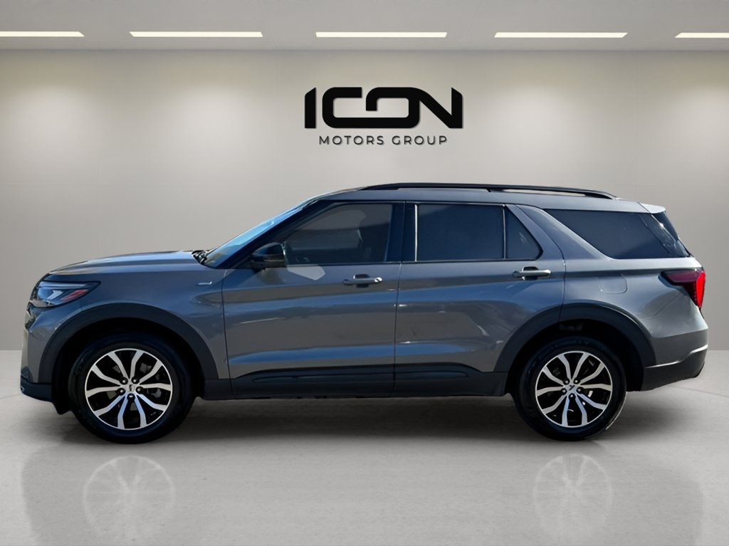 Used 2025 Ford Explorer ST-Line AWD/4WD image 2
