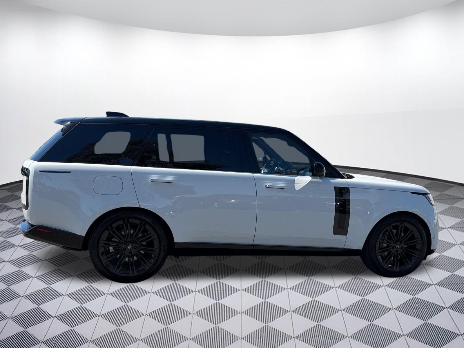 New 2027 Land Rover Range Rover Long Wheelbase SE AWD/4WD image 8