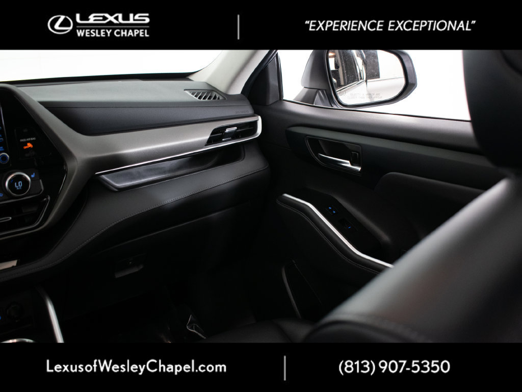 Used 2022 Toyota Highlander XLE AWD/4WD image 18