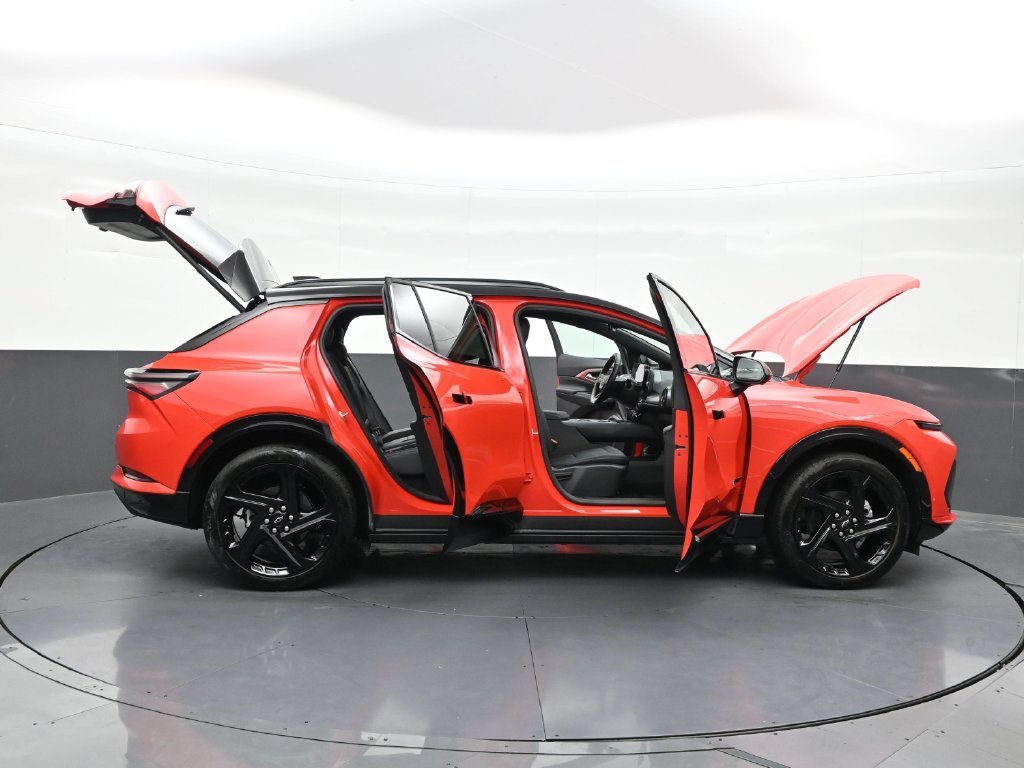 Used 2026 Chevrolet Equinox EV RS FWD image 33