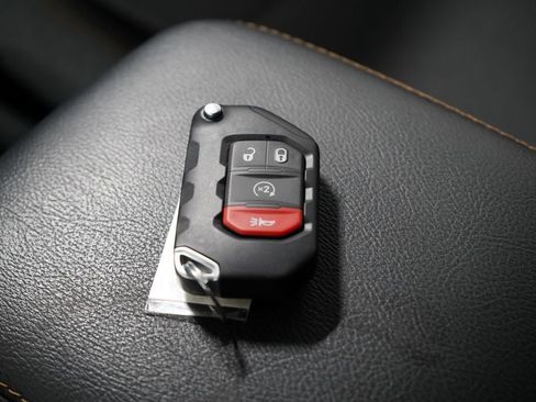 Used 2025 Jeep Wrangler Unlimited Sahara w/ Safety Group AWD/4WD image 27