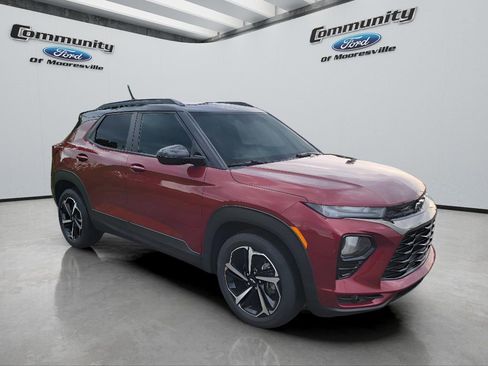 Used 2023 Chevrolet TrailBlazer RS FWD image 3