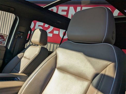 Used 2021 Chevrolet Suburban Premier image 12