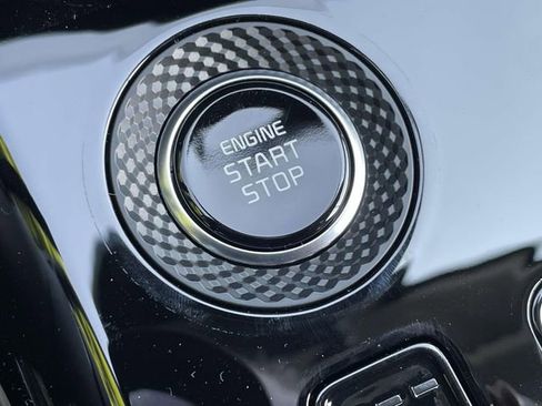 Certified 2025 Kia Niro SX Touring image 38