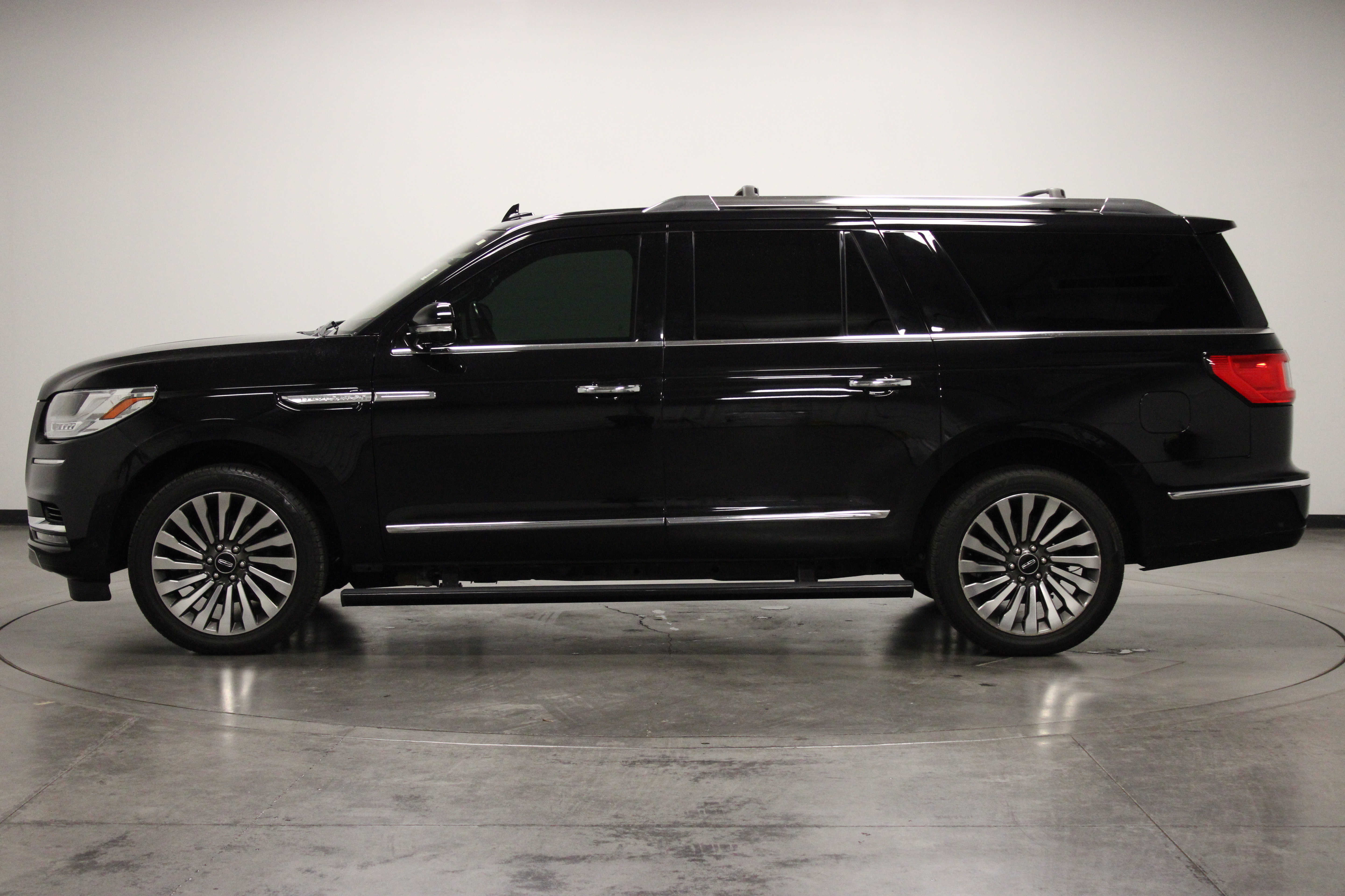 Used 2019 Lincoln Navigator L Reserve AWD/4WD image 5