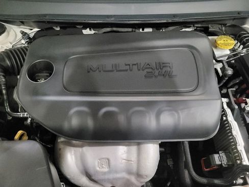 Used 2019 Jeep Cherokee Limited FWD image 30