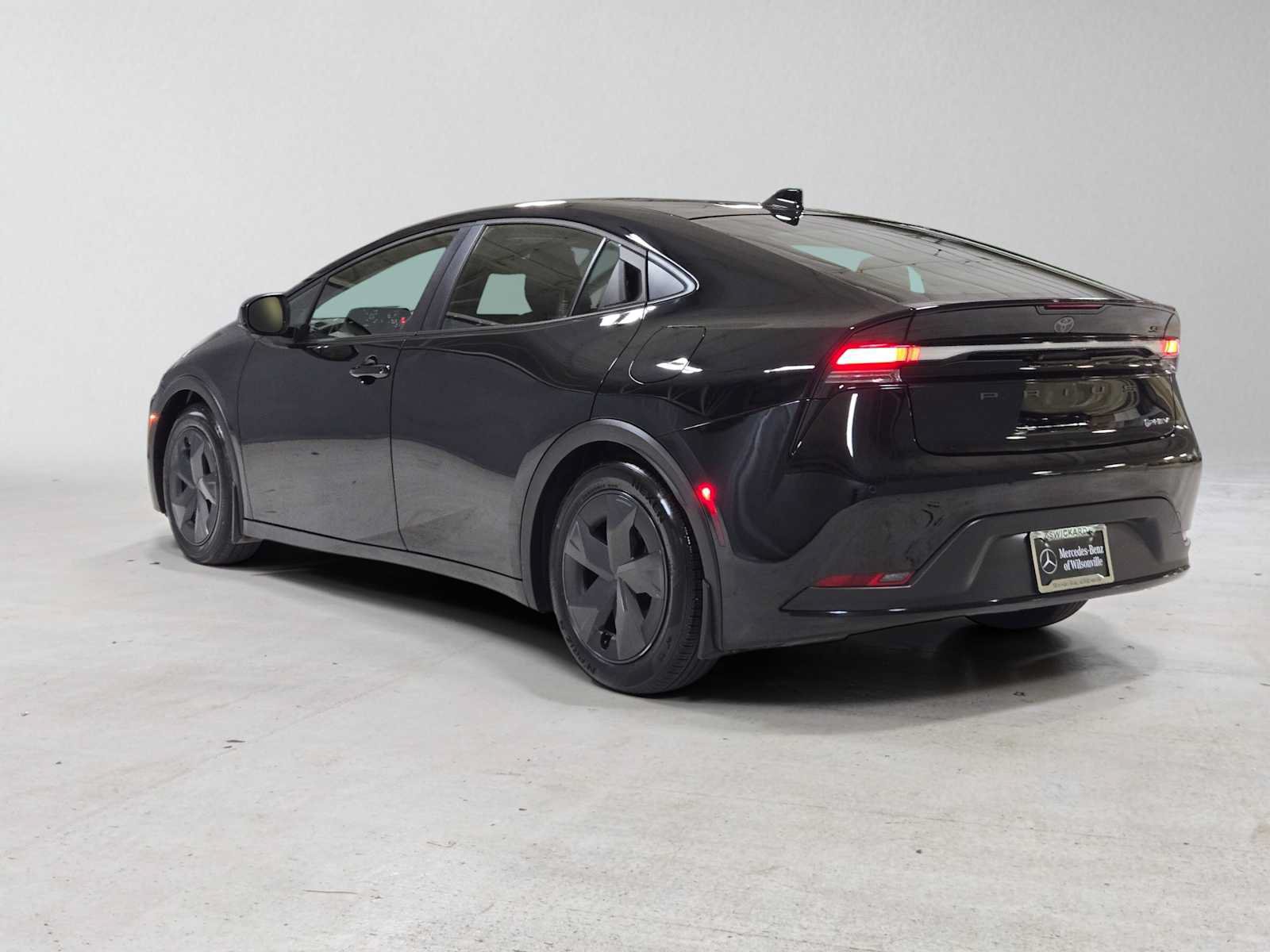 Used 2025 Toyota Prius Plug-In Hybrid FWD image 5