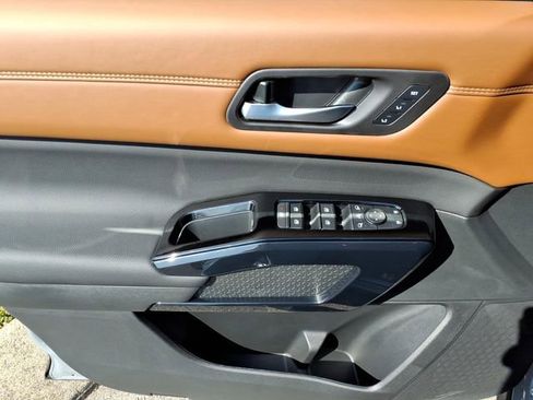 New 2026 Nissan Pathfinder Platinum AWD/4WD image 5