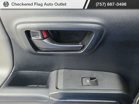 Used 2016 Toyota Tacoma SR image 38