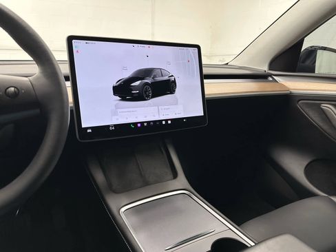 Used 2023 Tesla Model Y Long Range image 27