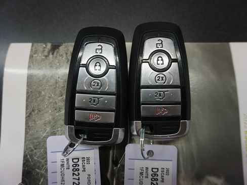 Used 2022 Ford Escape SEL w/ Technology Package FWD image 17