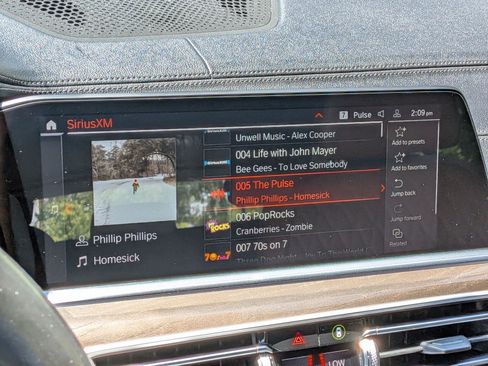 Used 2021 BMW X5 xDrive40i w/ M Sport Package AWD/4WD image 23