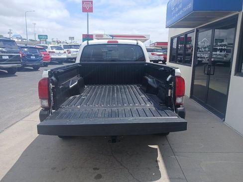 Used 2019 Toyota Tacoma SR AWD/4WD image 7