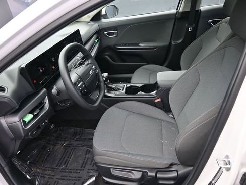 Used 2025 Kia K4 LXS image 15