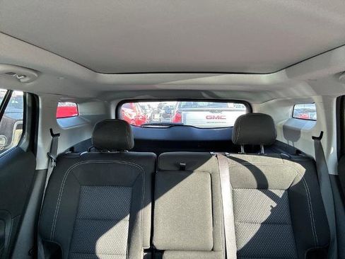 Used 2024 GMC Terrain SLE w/ Driver Convenience Package image 9