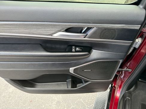 Used 2024 Jeep Wagoneer L Series II w/ Flexible Seating Group image 25