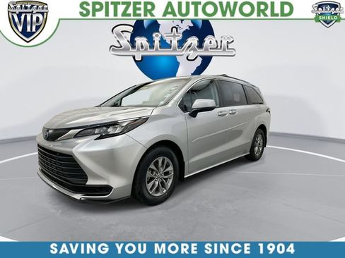 Used 2024 Toyota Sienna LE image 6