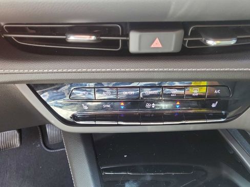 Used 2022 Buick Envision Essence w/ Safety Package image 10