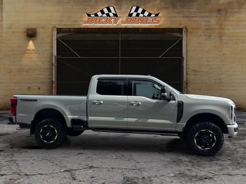 Used 2025 Ford F350 Lariat w/ Lariat Ultimate Package AWD/4WD image 12