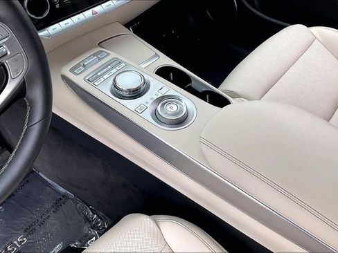 Certified 2025 Genesis GV70 2.5T Select w/ Select Package image 17