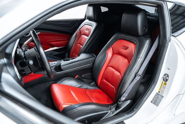 Used 2016 Chevrolet Camaro SS RWD image 17