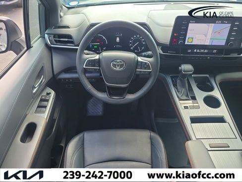 Used 2023 Toyota Sienna XSE w/ XSE Plus Package FWD image 19