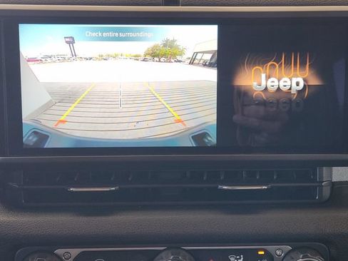 Used 2024 Jeep Gladiator Sport AWD/4WD image 6