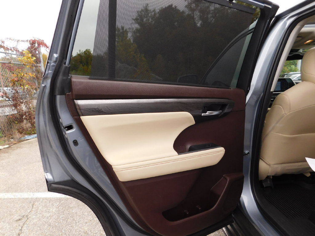 Used 2022 Toyota Highlander Limited FWD image 15