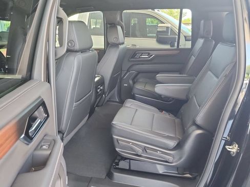 Certified 2025 GMC Yukon XL Denali w/ LPO, Floor Liner Package AWD/4WD image 25
