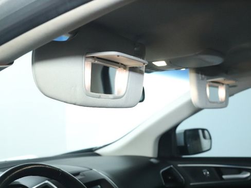 Used 2018 Ford Edge Titanium image 19