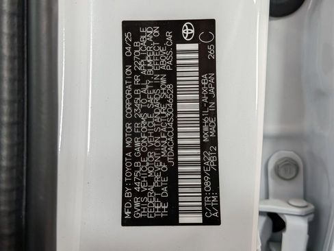 Used 2025 Toyota Prius Plug-In Hybrid w/ Limited Premium Package FWD image 31