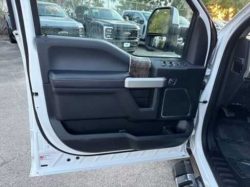 Used 2019 Ford F250 Lariat w/ Lariat Value Package image 12