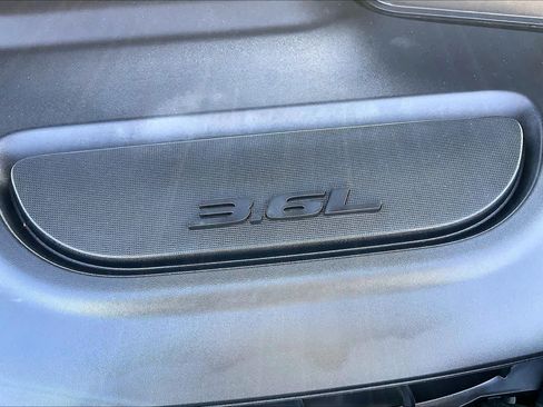 Used 2024 Chrysler Pacifica Touring-L FWD image 25