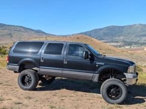 Used 2005 Ford Excursion XLT AWD/4WD image 4