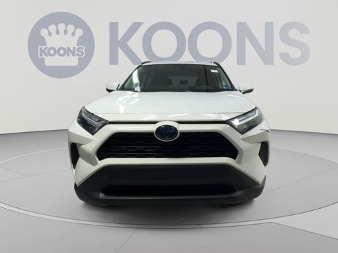 Used 2024 Toyota RAV4 LE AWD/4WD image 4
