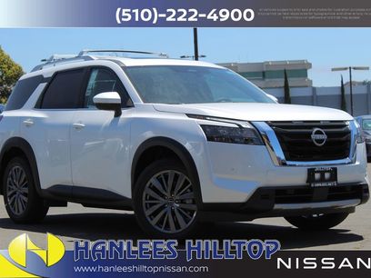 New 2025 Nissan Pathfinder SL w/ SL Premium Package