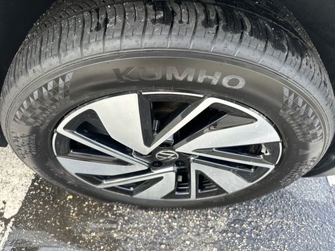 Used 2026 Volkswagen Atlas SEL AWD/4WD image 3