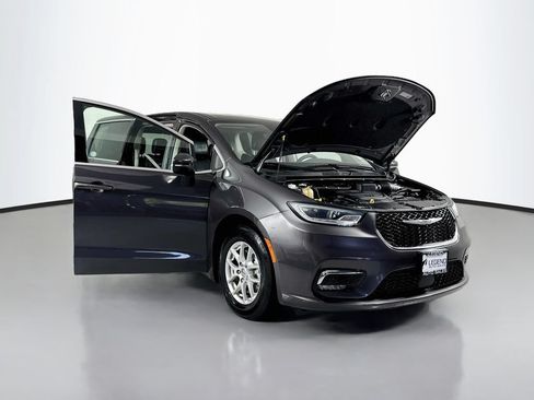 Used 2023 Chrysler Pacifica Touring-L FWD image 21